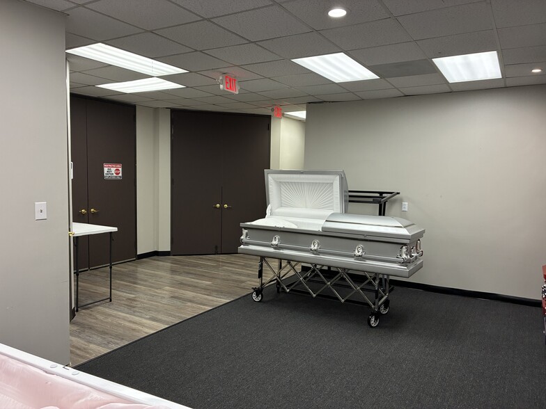 More Photos Of 6677 Rookin St, Houston Storefront Retail Office For Lease
