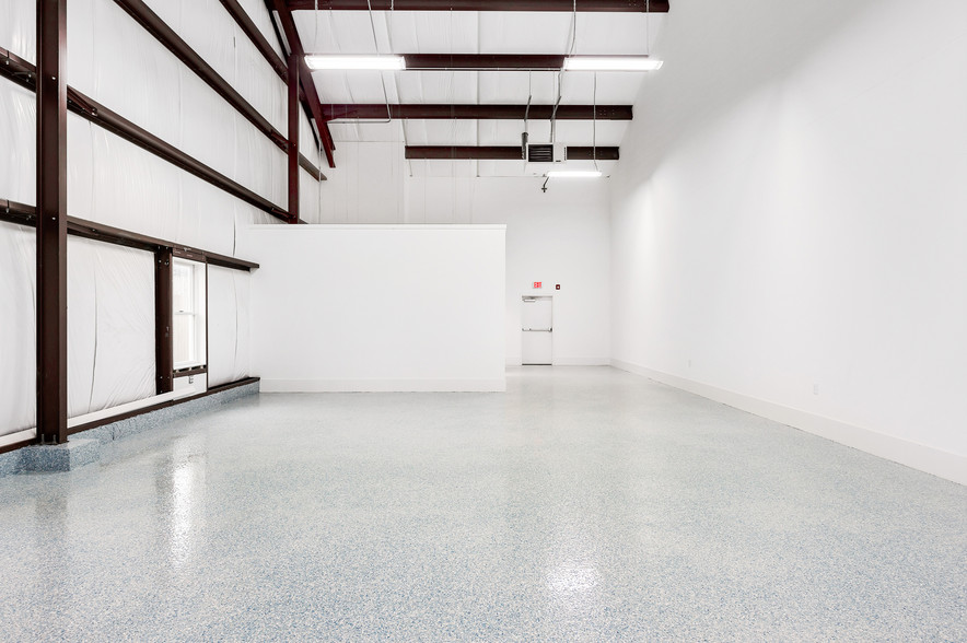 More Photos Of 77 Queens Ln, East Hampton Light Distribution For Lease