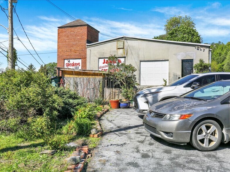 More Photos Of 1524 Friedensburg Rd, Reading Storefront Retail Residential For Sale