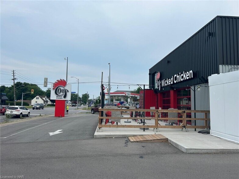 More Photos Of 7184 Drummond Rd, Niagara Falls Restaurant For Sale