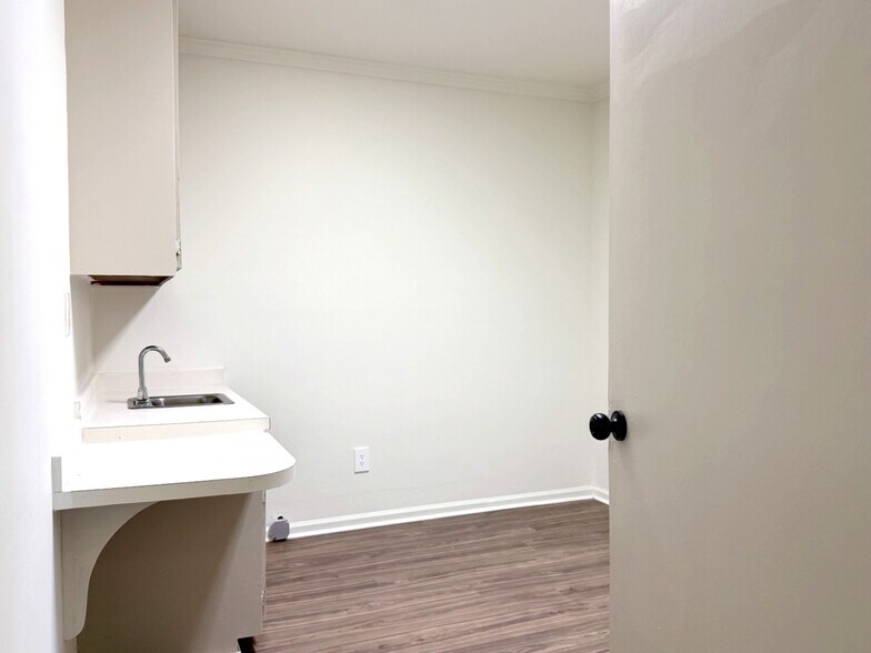 More Photos Of 421 Barony St, Moncks Corner Office For Sale