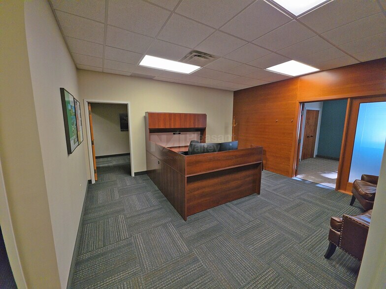 More Photos Of 564 White Pond Dr, Akron Office For Lease