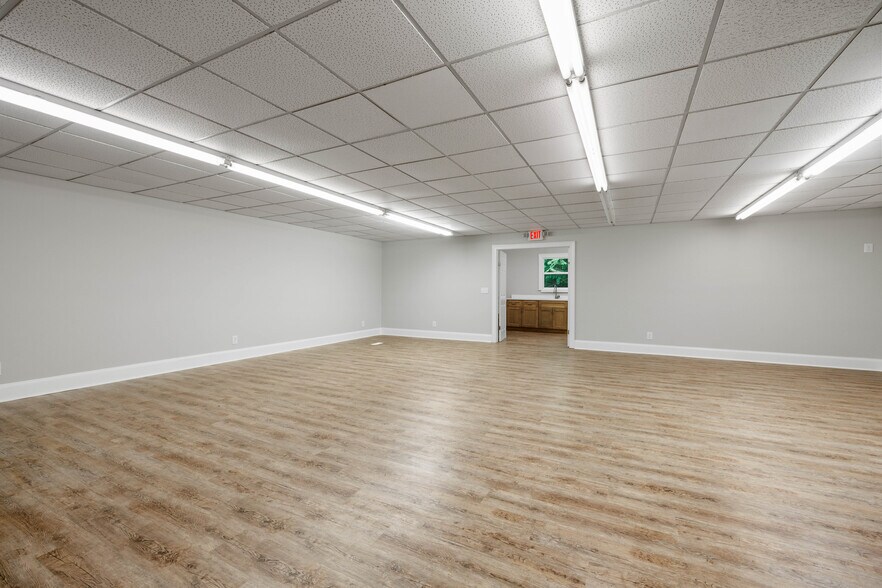 More Photos Of 504 W Broad St, Dunn Office For Sale