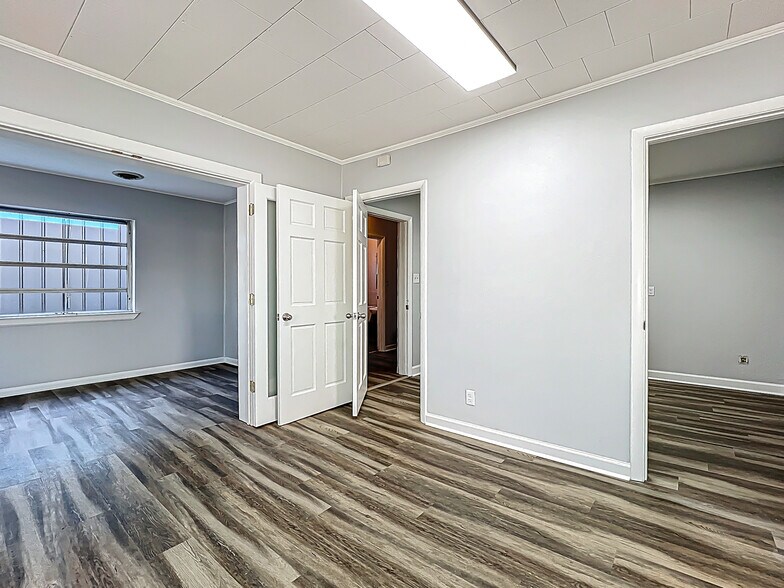 More Photos Of 1976 W Fairbanks Ave, Winter Park General Retail For Sale