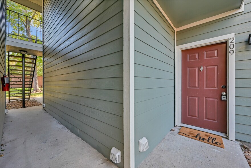 More Photos Of 510 Billie Bess Ln, Conroe Apartments For Sale