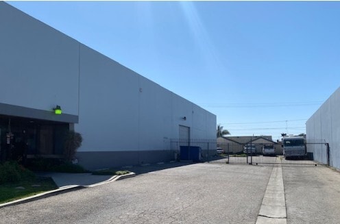More Photos Of 15751 Chemical Ln, Huntington Beach Manufacturing For Lease
