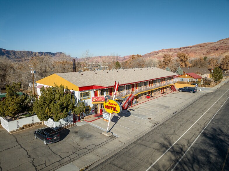 More Photos Of 166 S 400 E, Moab Hotel For Sale