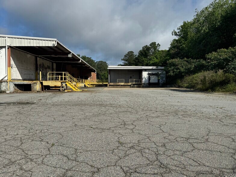 More Photos Of 2255 Gray Hwy, Macon-Bibb Service For Lease