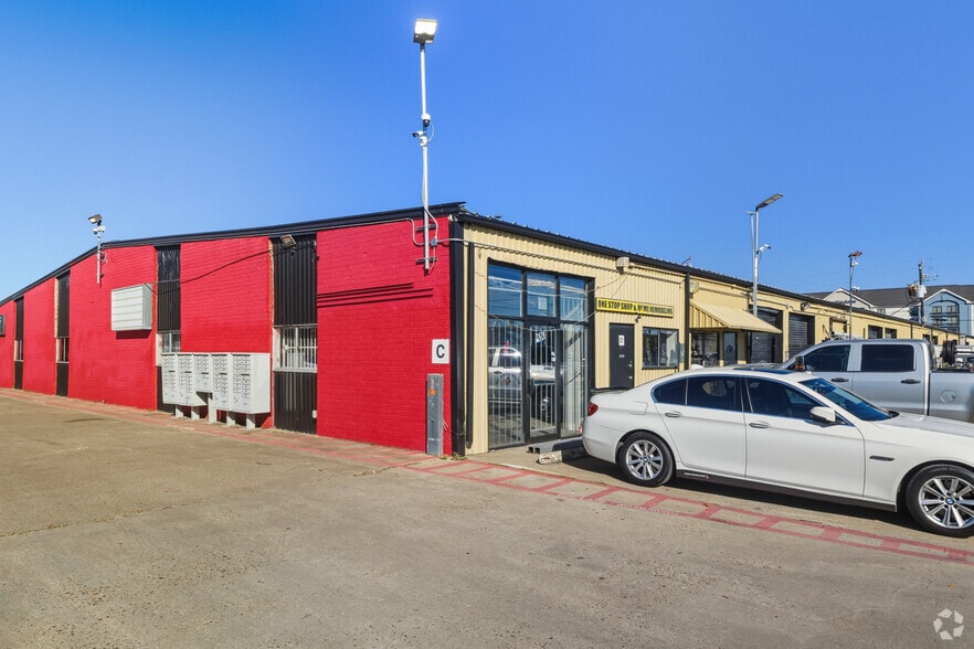 More Photos Of 9125 Airport Blvd, Houston Warehouse For Lease