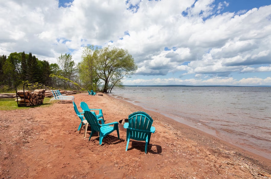 More Photos Of 3009 Lakeshore Dr E, Ashland Hotel For Sale