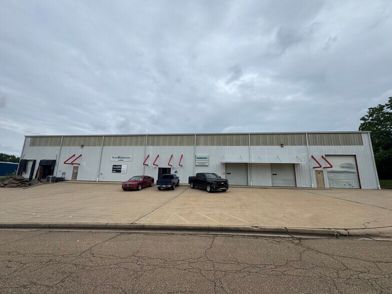 Primary Photo Of 160 Industrial Dr, Jackson Distribution For Lease