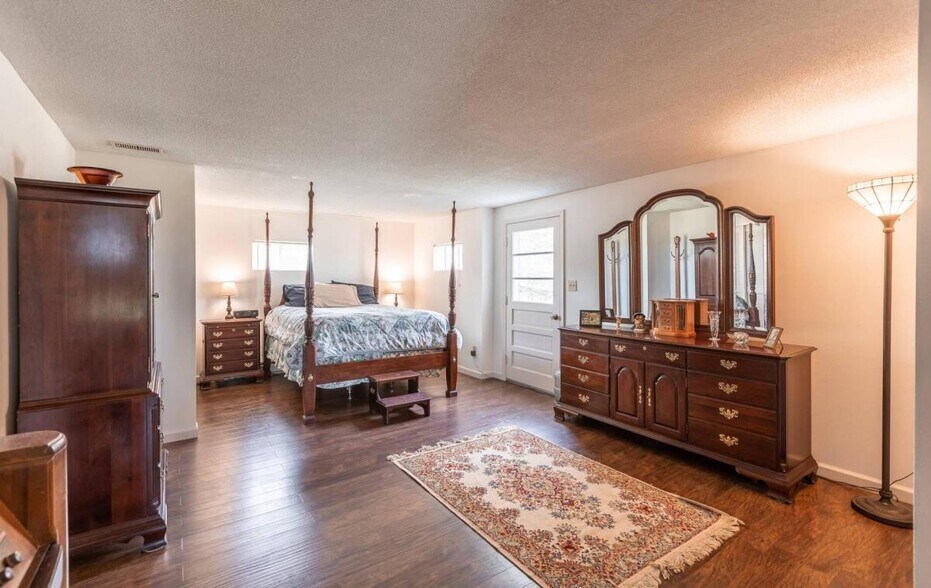 More Photos Of 3166 Highway B, Berger Winery Vineyard For Sale