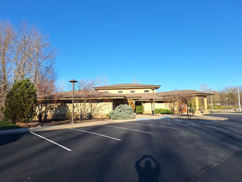 More Photos Of 1601 Lafayette Rd, Crawfordsville Office For Lease