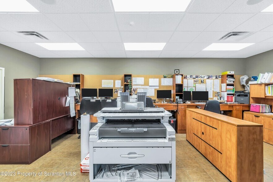 More Photos Of 7 Oakwood Dr, Scranton Storefront Retail Office For Sale