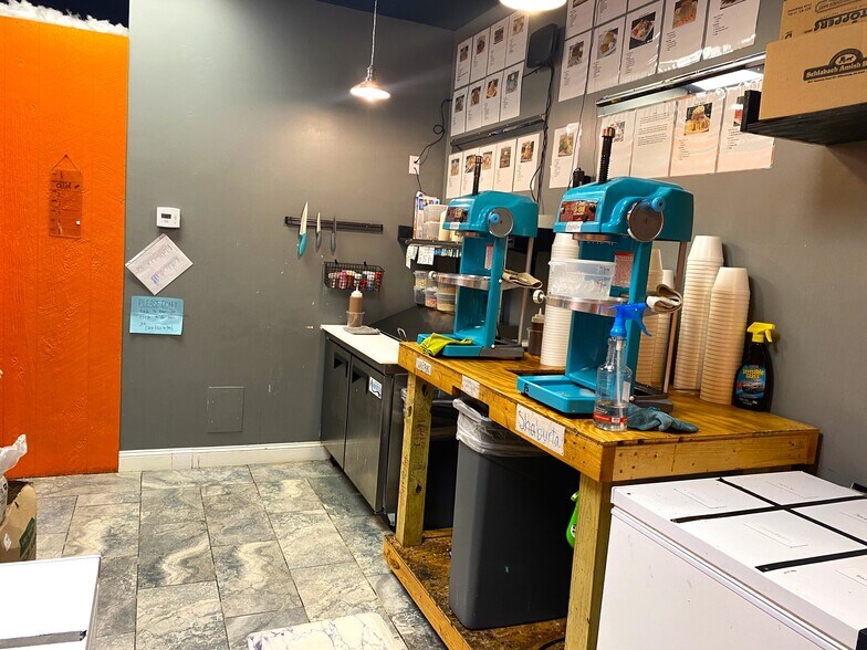 More Photos Of 5076 Sunset Blvd, Lexington Storefront Retail Office For Lease