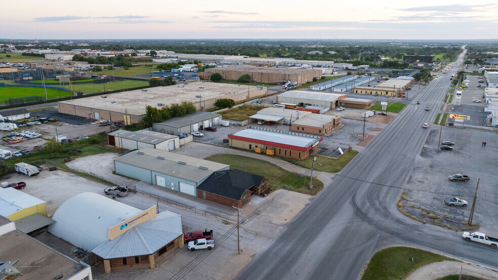 More Photos Of 2150 Industrial Blvd, Abilene Office For Sale