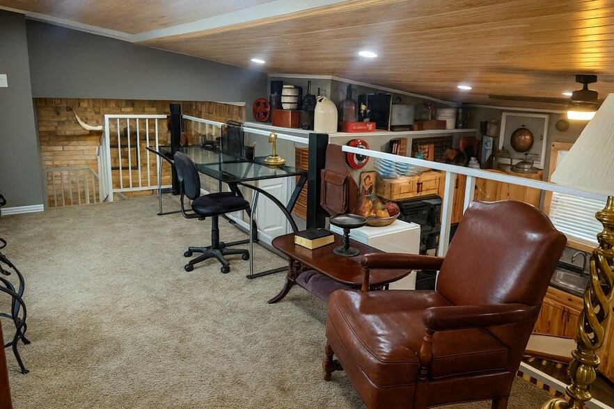 More Photos Of 906 S Main St, Lindale Light Distribution For Sale