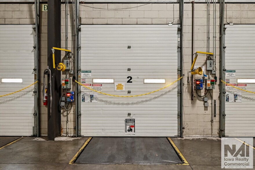 More Photos Of 4600-5000 20th Ave SW, Cedar Rapids Warehouse For Lease