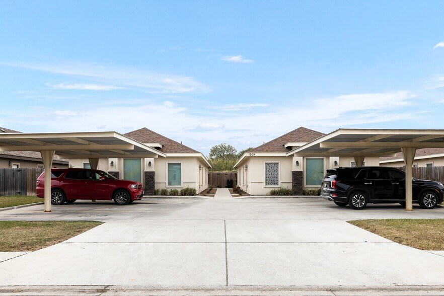 More Photos Of 1909 W Taft St, Weslaco Apartments For Sale