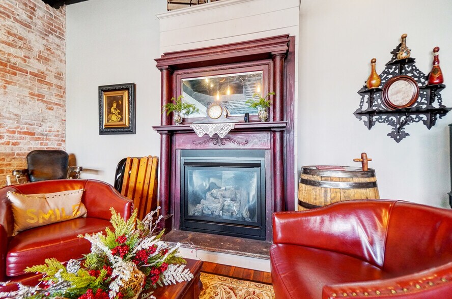 More Photos Of 105 E Liberty St, Arlington Restaurant For Sale