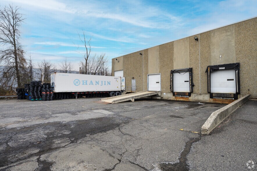 More Photos Of 137-141 W Commercial Ave, Moonachie Warehouse For Lease