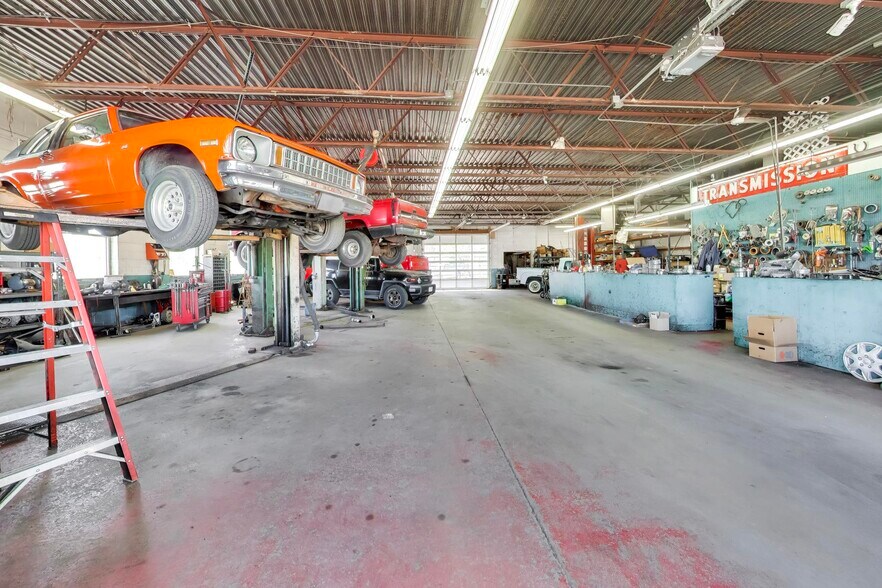 More Photos Of 325 W Roosevelt Rd, Villa Park Auto Repair For Sale