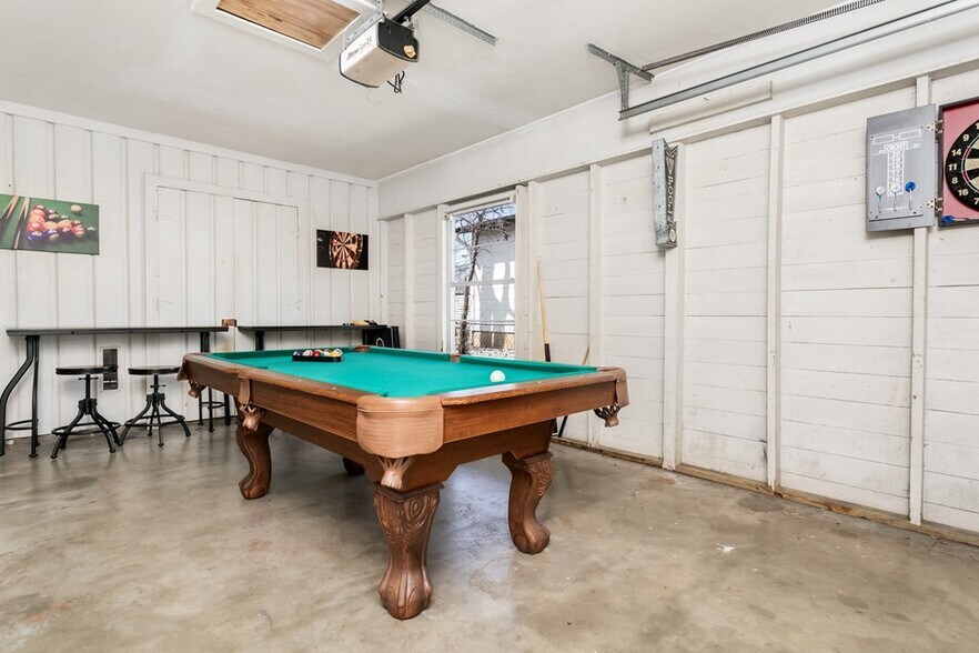 More Photos Of 333 W Burbank St, Fredericksburg Specialty For Sale