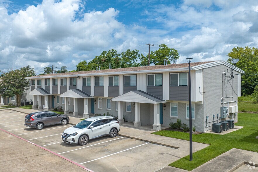 More Photos Of 2020 Cottonwood St, Beaumont Apartments For Sale