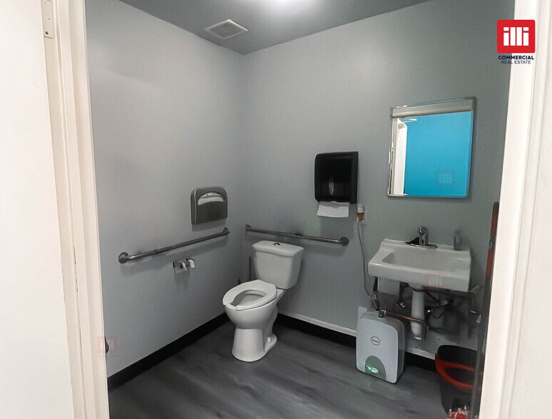 More Photos Of 6411 Sepulveda Blvd, Van Nuys Storefront For Lease