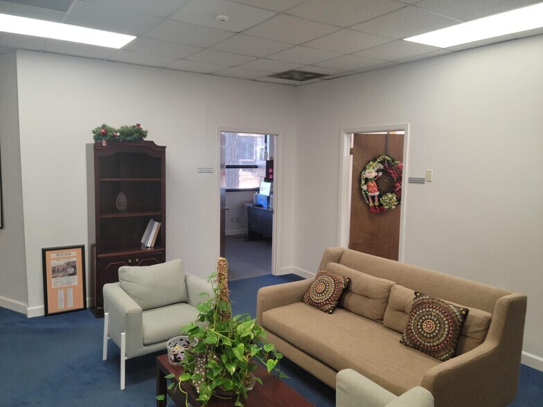 More Photos Of 2750 Colony Park Dr, Memphis Office For Sale