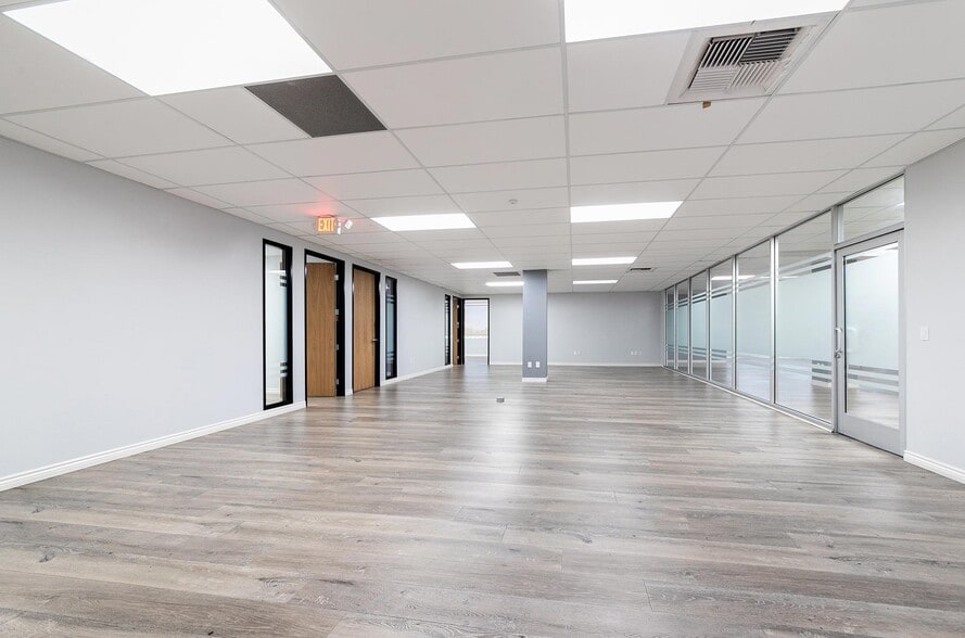 More Photos Of 6350 Laurel Canyon Blvd, North Hollywood Office For Lease