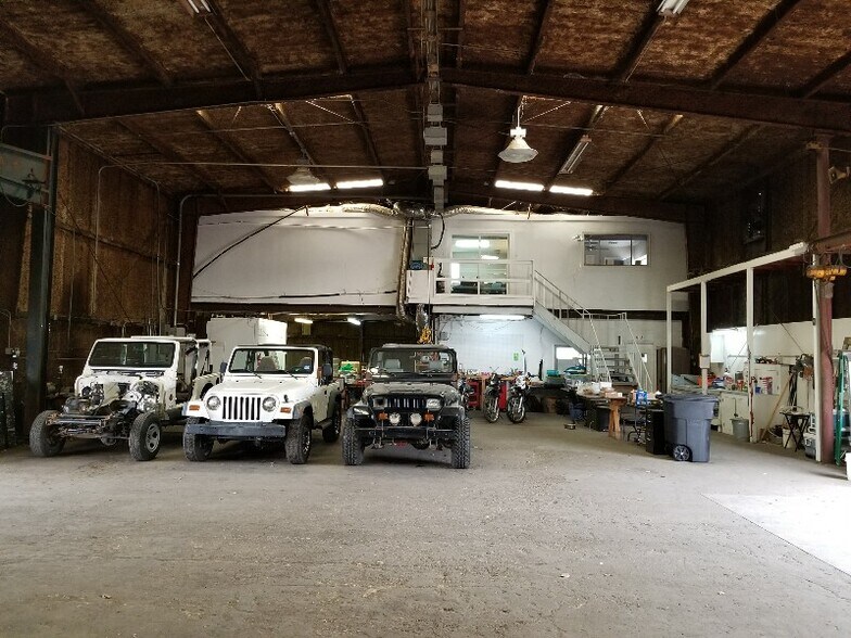 More Photos Of 410 W Canino Rd, Houston Manufacturing For Sale