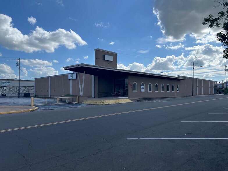 Primary Photo Of 420 E Ave C, Killeen Specialty For Sale