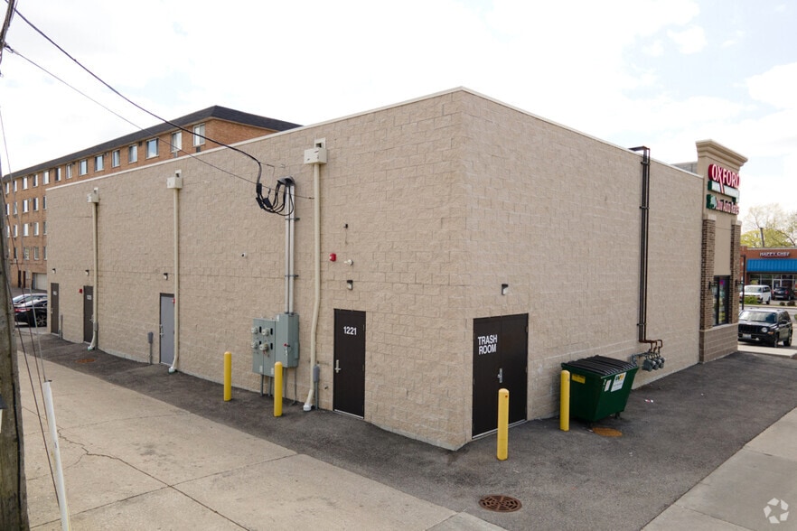 More Photos Of 1217-1221 S Harlem Ave, Berwyn Freestanding For Lease