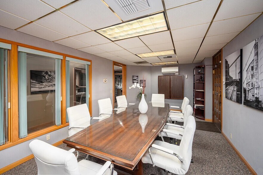 More Photos Of 100 E Broadway Ave, Moses Lake Office For Lease