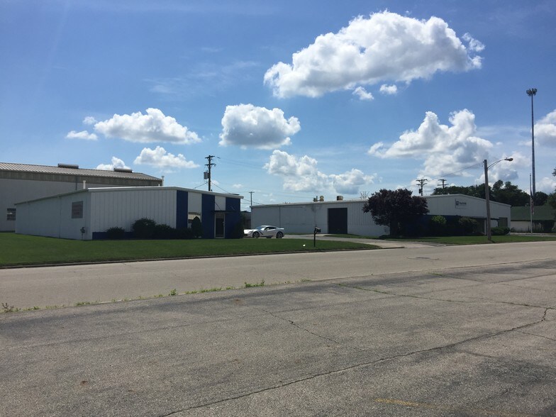 More Photos Of 30 Commerce Park Dr, Dayton Warehouse For Lease
