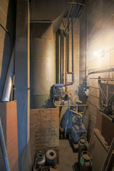 More Photos Of 4215 E Lake St, Minneapolis Freestanding For Sale