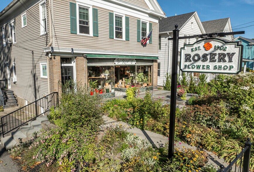 More Photos Of 128 Green St, Hudson Storefront Retail Residential For Sale