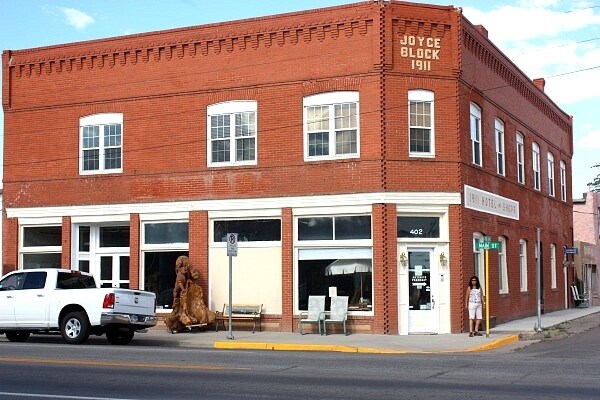 More Photos Of 402 Main St, Antonito Hotel For Lease