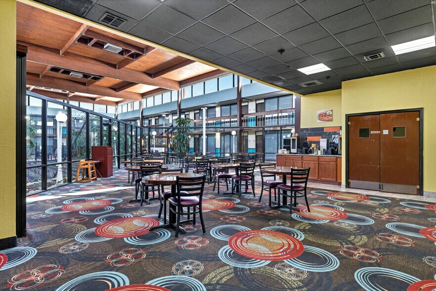 More Photos Of 3232 N Summit St, Arkansas City Hotel For Sale