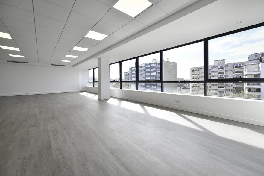 More Photos Of 99 Avenue Aristide Briand, Montrouge Office For Sale