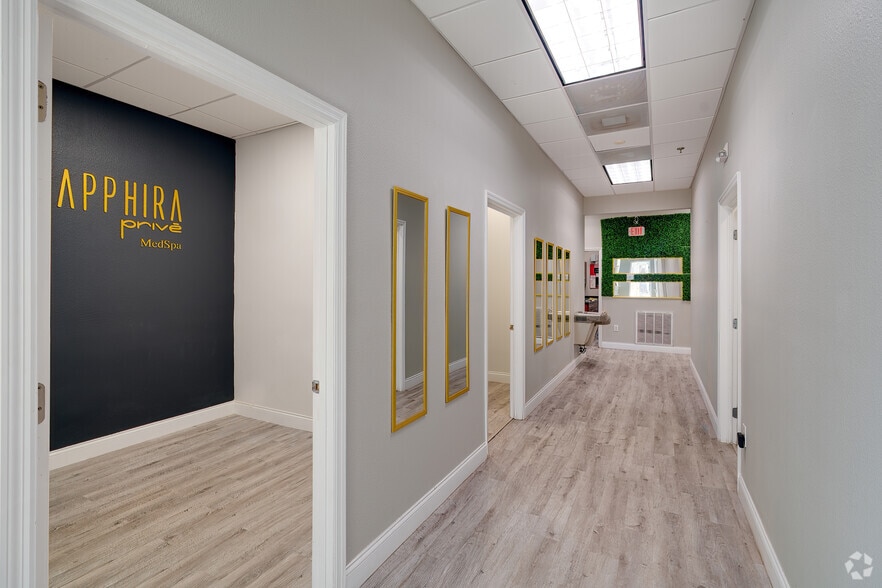 More Photos Of 2100 N Orange Ave, Orlando Medical For Sale