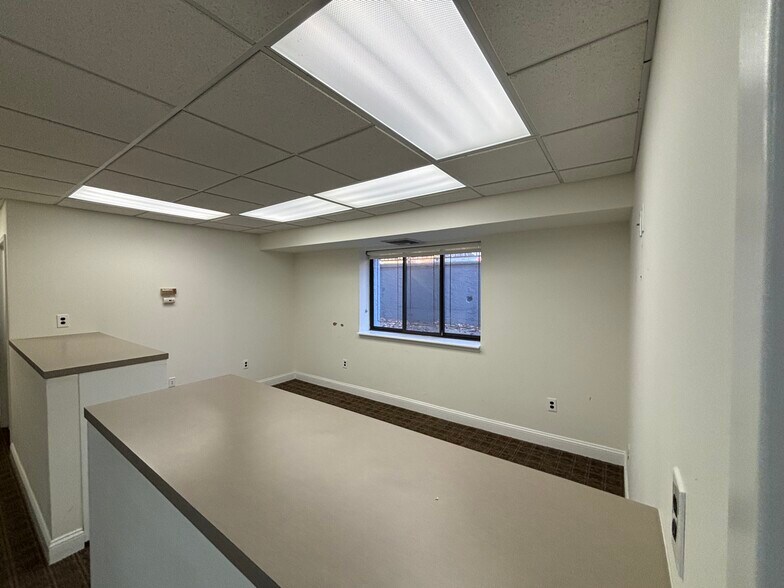 More Photos Of 52 Elm St, Huntington Medical For Lease