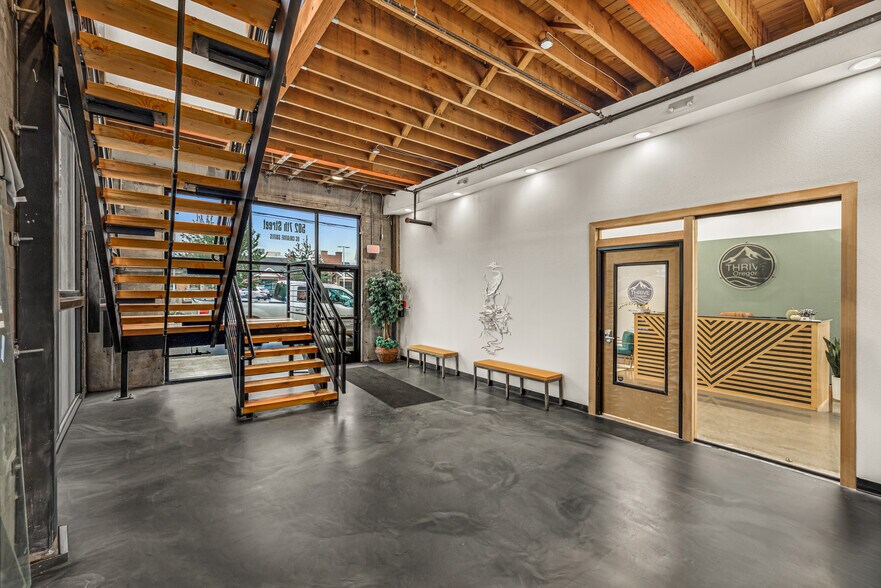 More Photos Of 502 7th St, Oregon City Storefront Retail Office For Lease