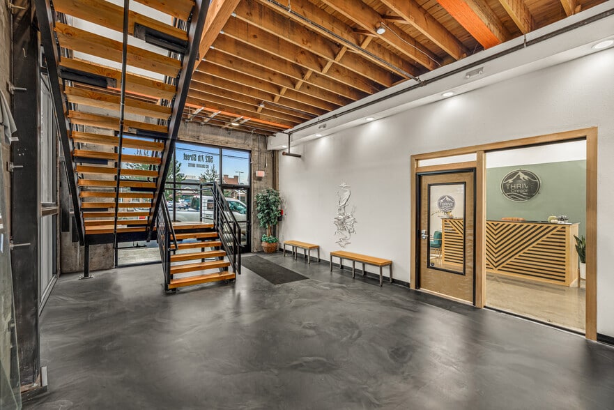 More Photos Of 502 7th St, Oregon City Storefront Retail Office For Sale