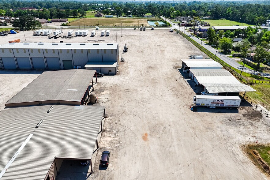 More Photos Of 11900 Hirsch Rd, Houston Warehouse For Lease