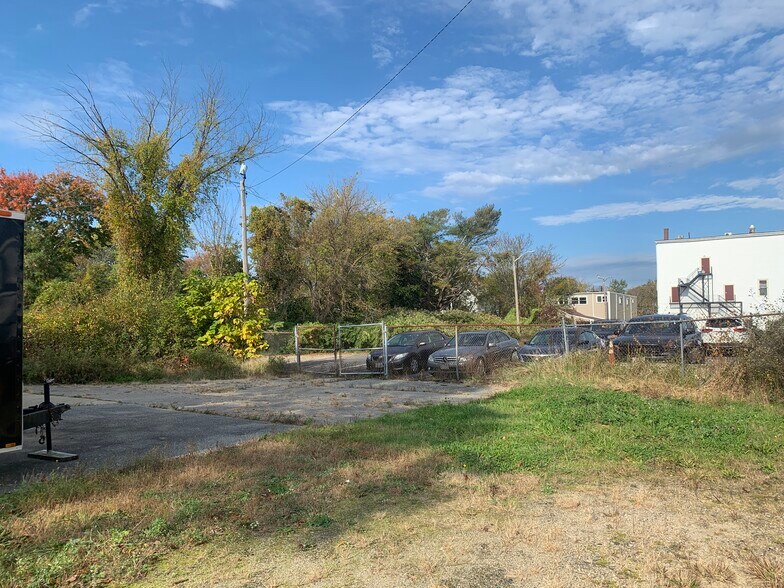 More Photos Of 41R Central St, East Bridgewater Auto Repair For Sale