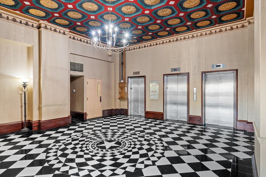 More Photos Of 610 Marshall St, Shreveport Office For Sale