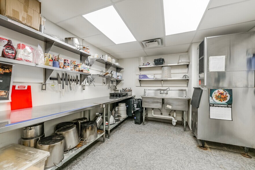 More Photos Of 617 S Washington St, New Paris Bar For Sale