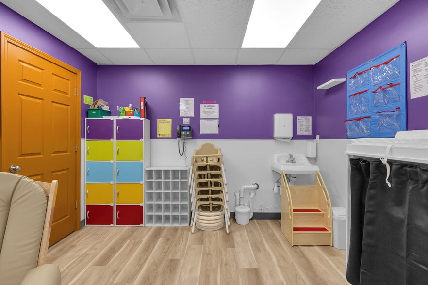 More Photos Of 10455-10499 N College Ave, Carmel Office For Sale